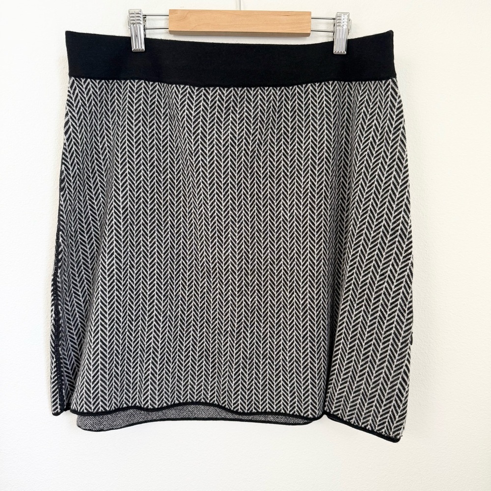 Tittle nine Pull On Black & White Sporty Mini Skirt Size XL